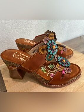 L’ Artiste Brown Multicolor Slide Sandals with Teal Floral Accents